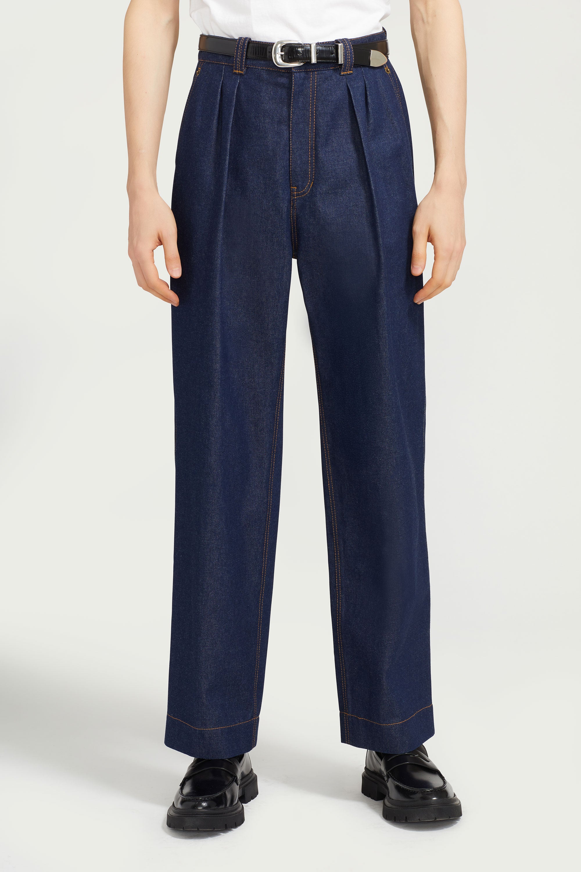 Pleated Jeans