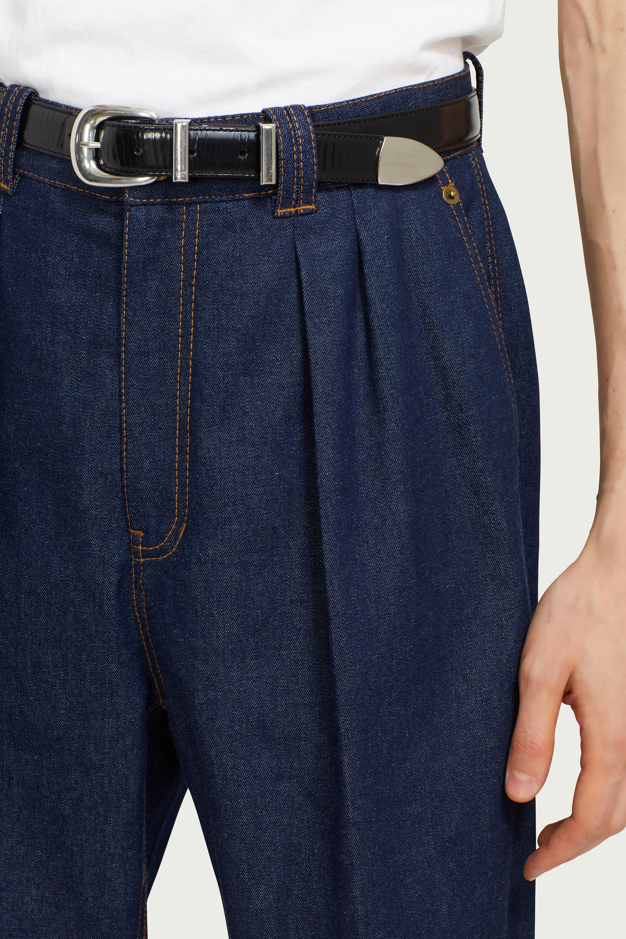 Pleated Jeans